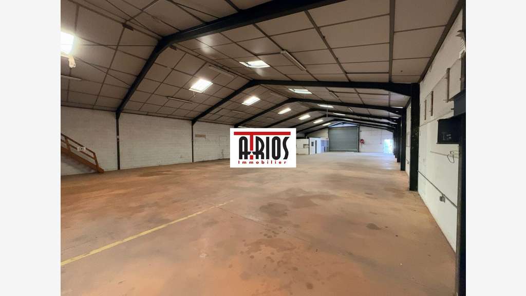 A louer entrepôt 517.50m² en ZI à La Farlède