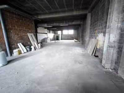 Entrepôt professionnel 210m² à louer à Brive Ribot