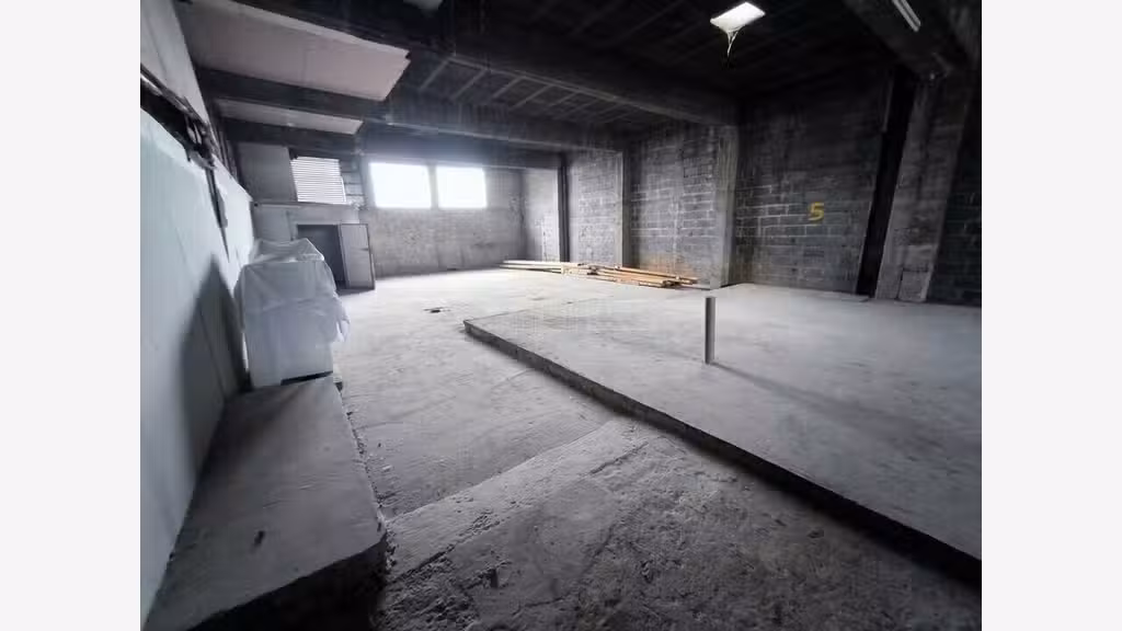 Entrepôt professionnel 210m² à louer à Brive Ribot