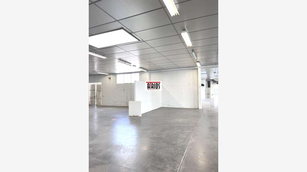A louer entrepôt 500m² à La Valette