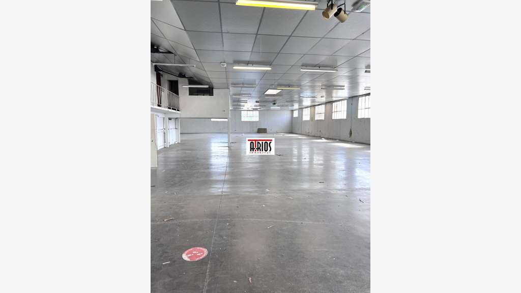 A louer entrepôt 500m² à La Valette