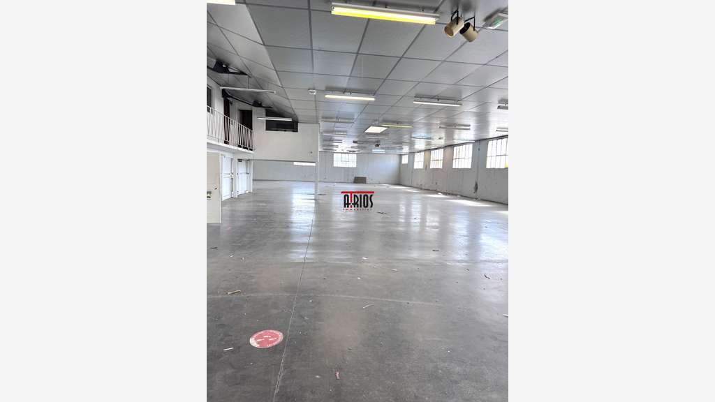 A louer entrepôt 500m² à La Valette