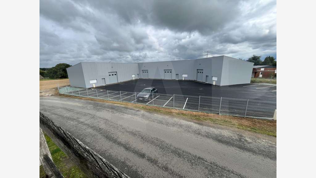 A louer entrepôt 747m² à Lamballe