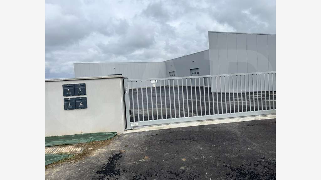 A louer entrepôt 747m² à Lamballe