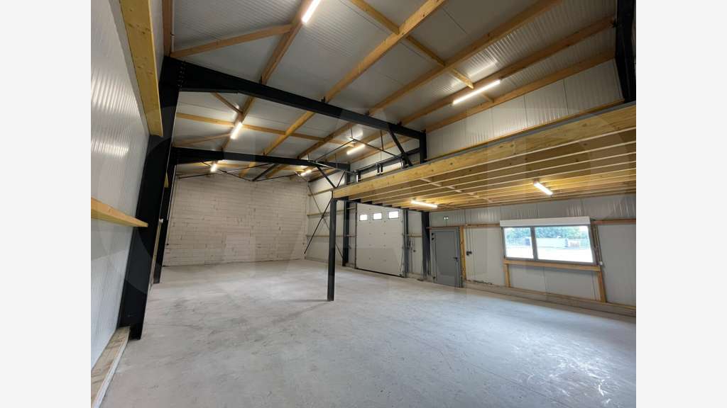 A louer entrepôt 747m² à Lamballe