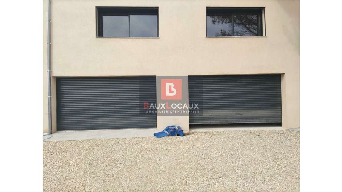 A louer entrepôt 100m² en zone à Lambesc