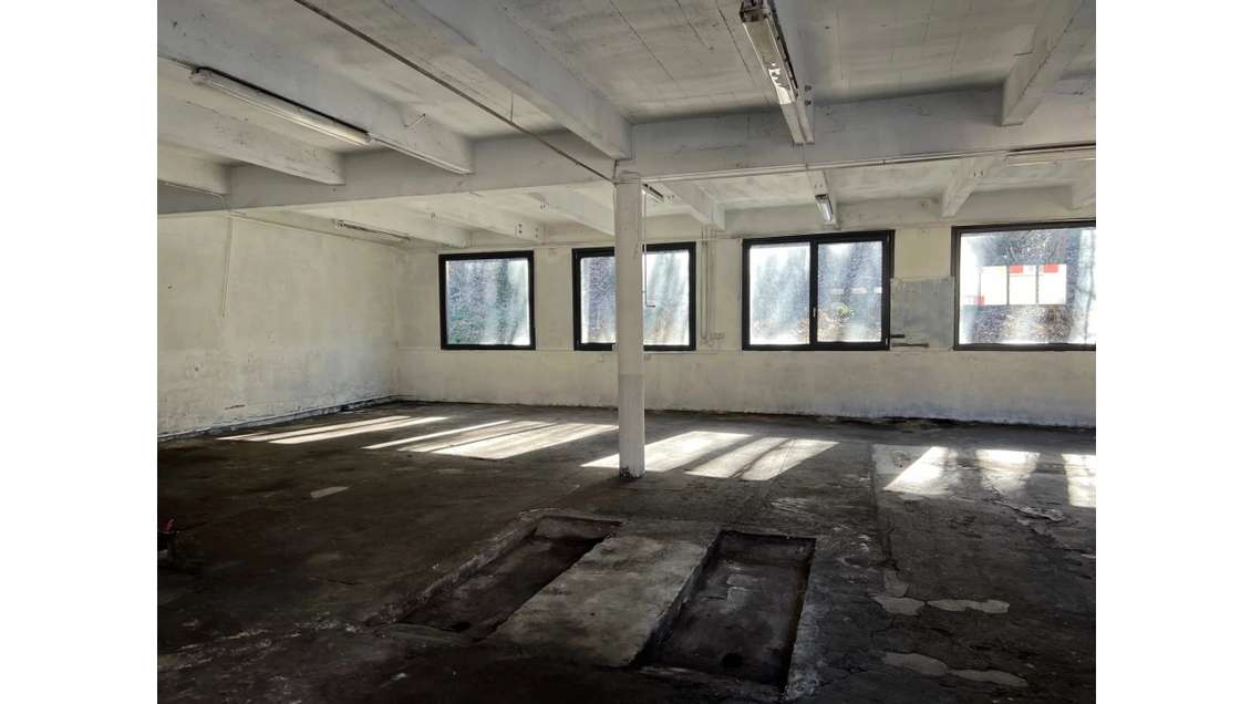 A louer entrepôt atelier 256m² à Le Fayet centre