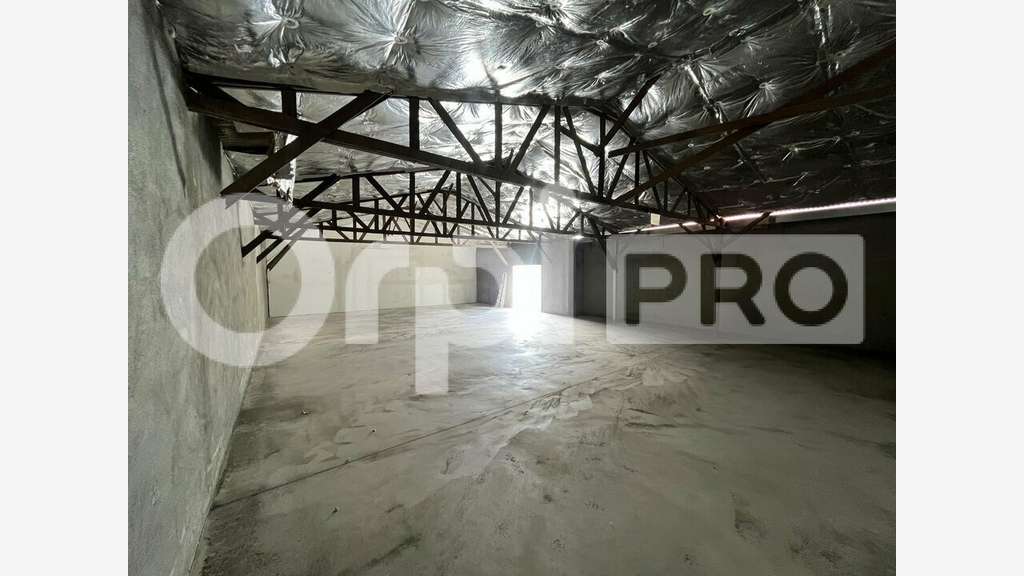 A louer entrepôt de stockage 150m² aux Abymes