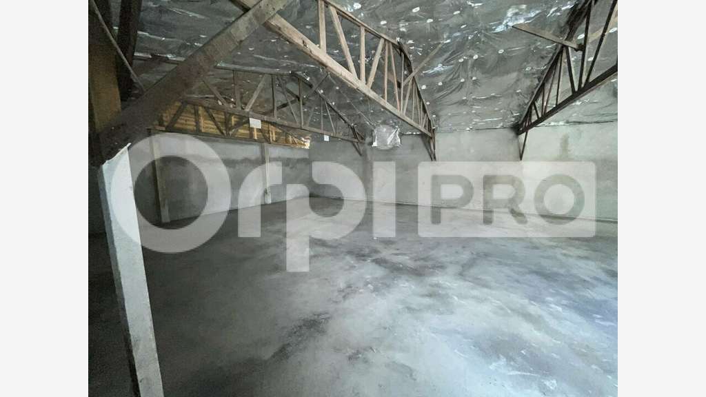 A louer entrepôt de stockage 150m² aux Abymes
