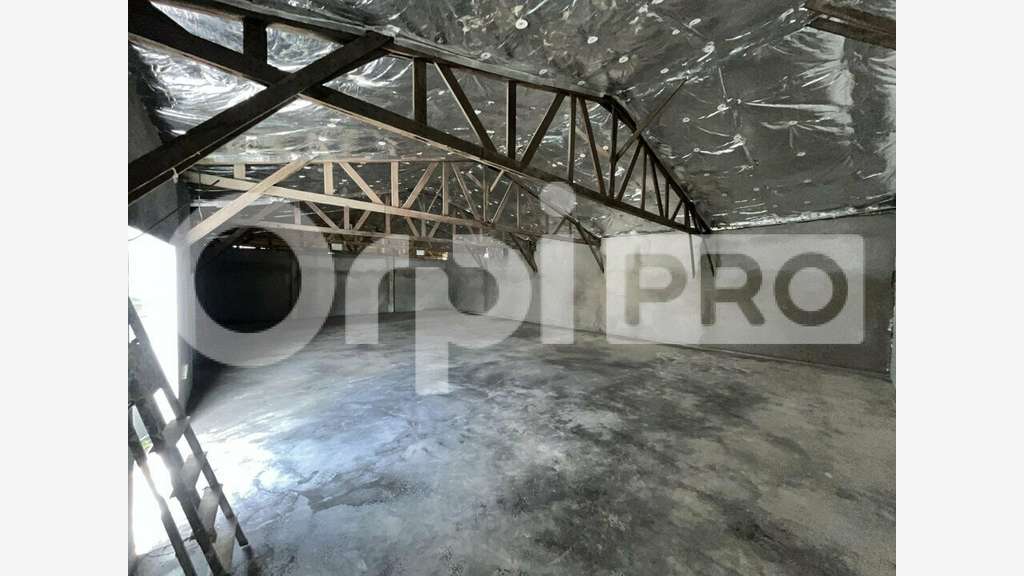 A louer entrepôt de stockage 150m² aux Abymes