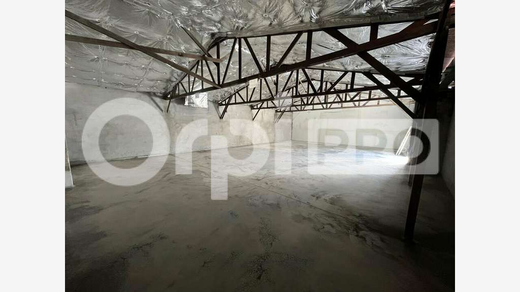 A louer entrepôt de stockage 150m² aux Abymes