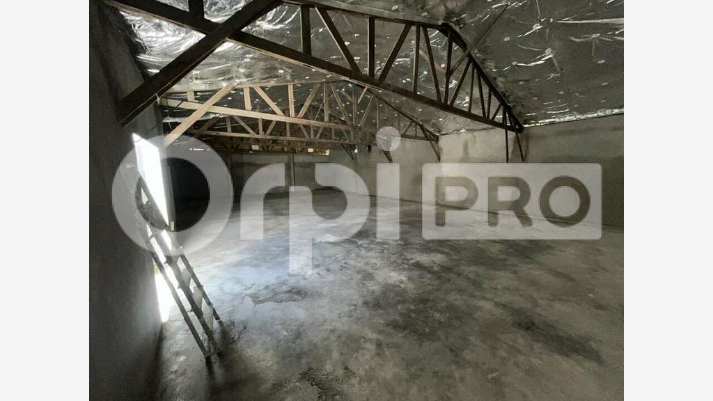 A louer entrepôt de stockage 150m² aux Abymes