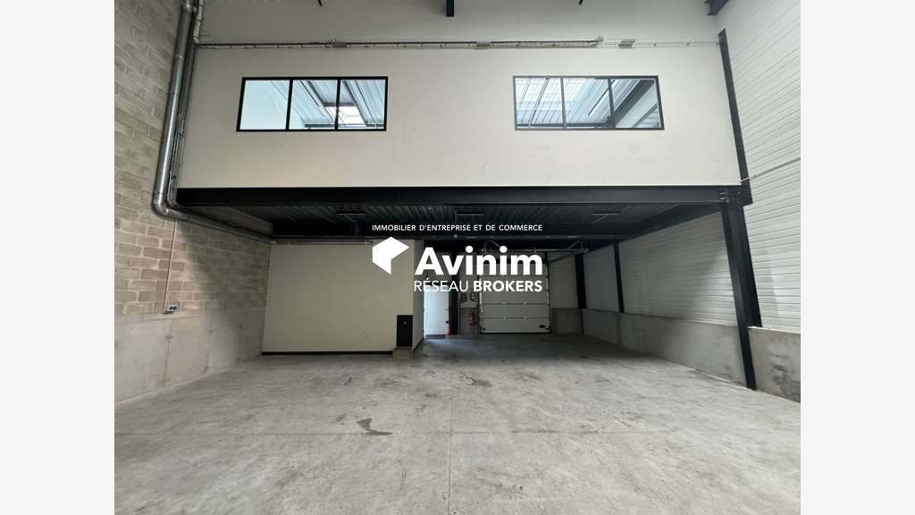 A louer local activité 226m² Les Pavillons ss Bois