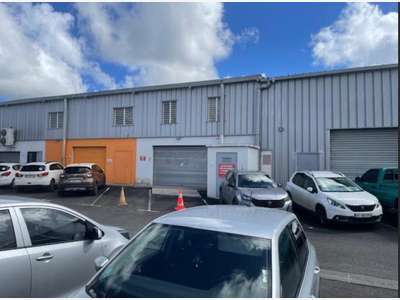 A louer entrepôt 175m² Baie-Mahault Bld Houelbourg