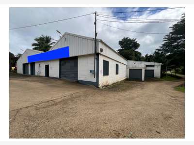 Loue local industriel 1182m² + parking Gros Morne