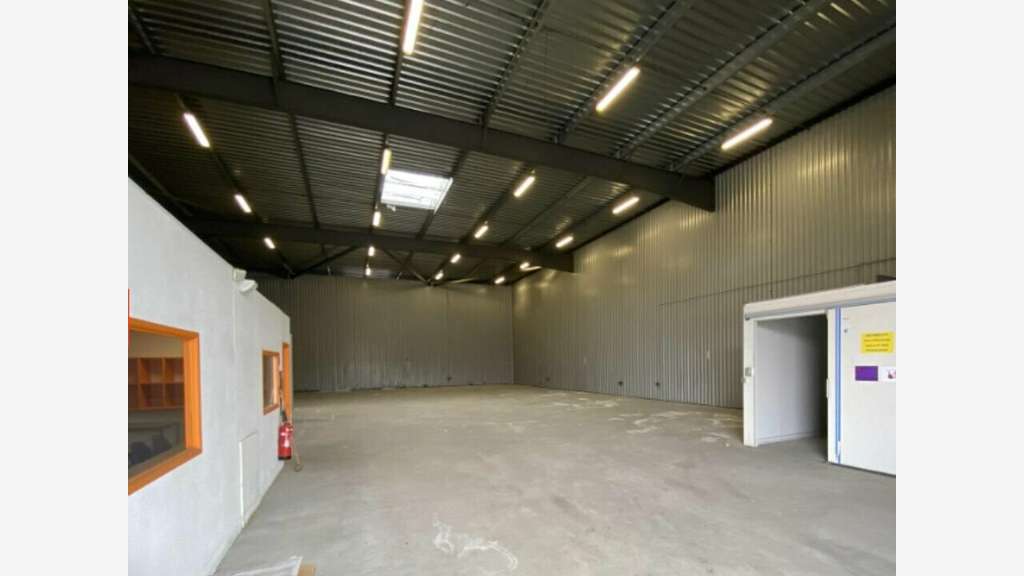 A louer entrepôt 500m² excellent état Voujeaucourt