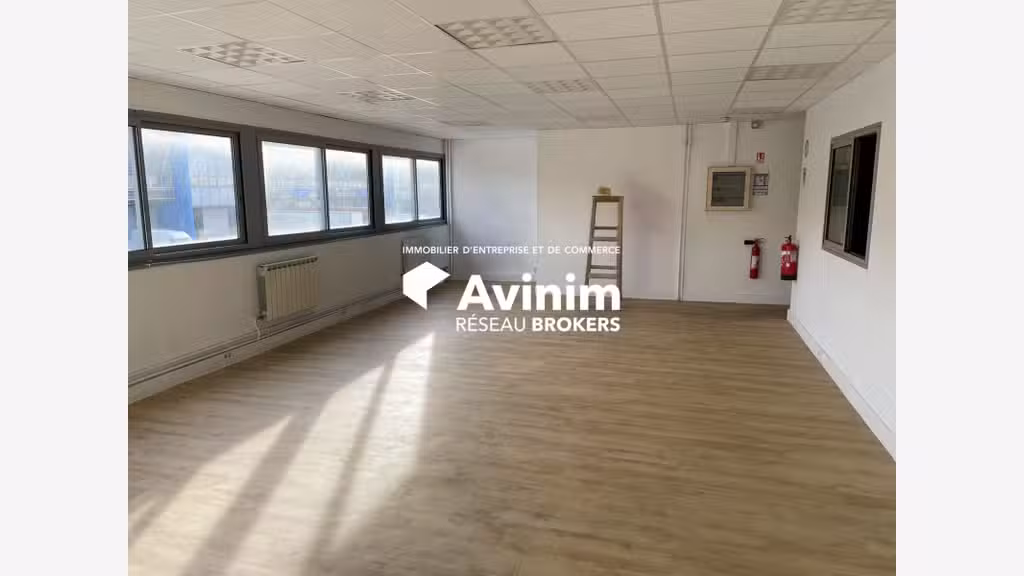 A louer entrepôt logistique de 225m² à 4 249m²