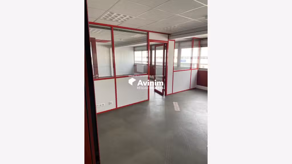 A louer entrepôt logistique de 225m² à 4 249m²