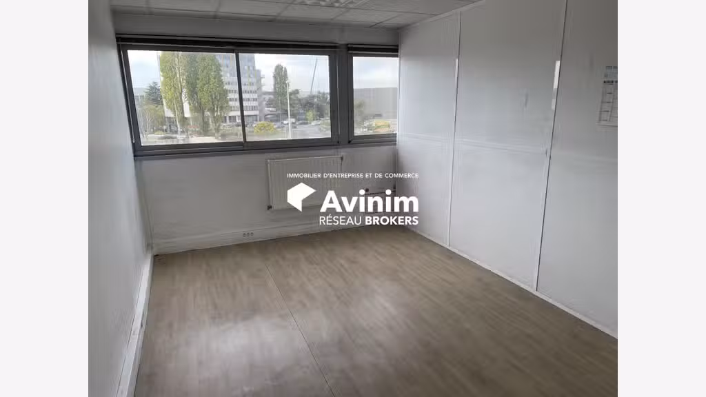 A louer entrepôt logistique de 225m² à 4 249m²