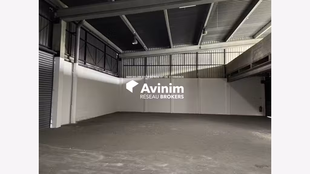 A louer entrepôt logistique de 225m² à 4 249m²