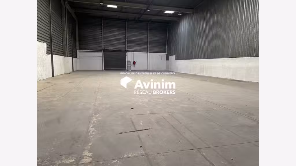 A louer entrepôt logistique de 225m² à 4 249m²