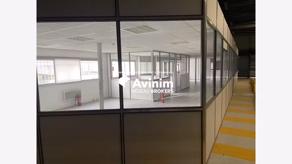 A louer entrepôt logistique de 225m² à 4 249m²