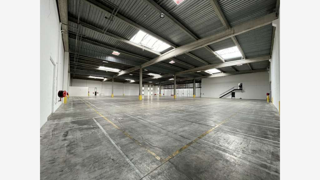 A louer entrepôt logistique 1800m² à Corbas
