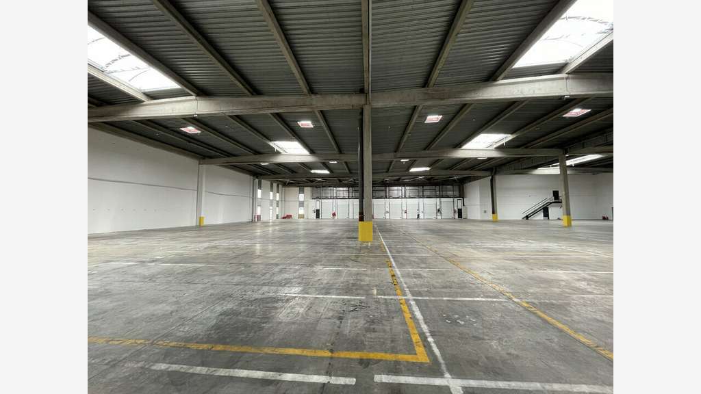 A louer entrepôt logistique 1800m² à Corbas