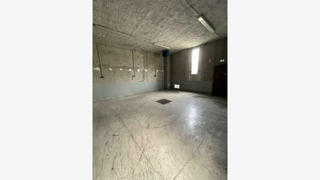 A louer entrepôt logistique 1800m² à Corbas