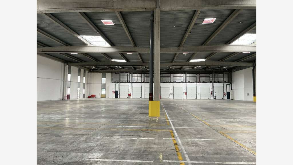 A louer entrepôt logistique 1800m² à Corbas