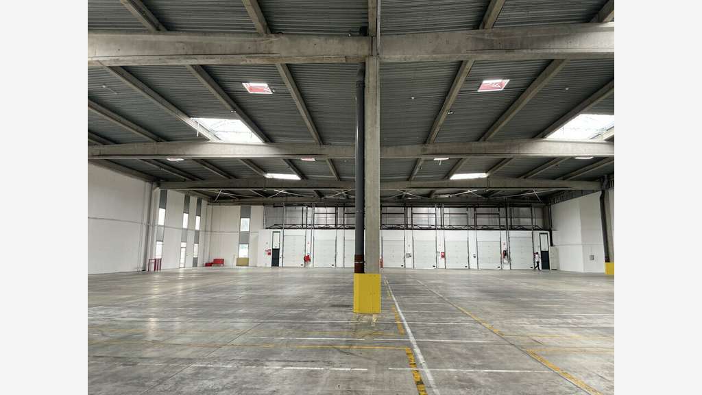 A louer entrepôt logistique 1800m² à Corbas
