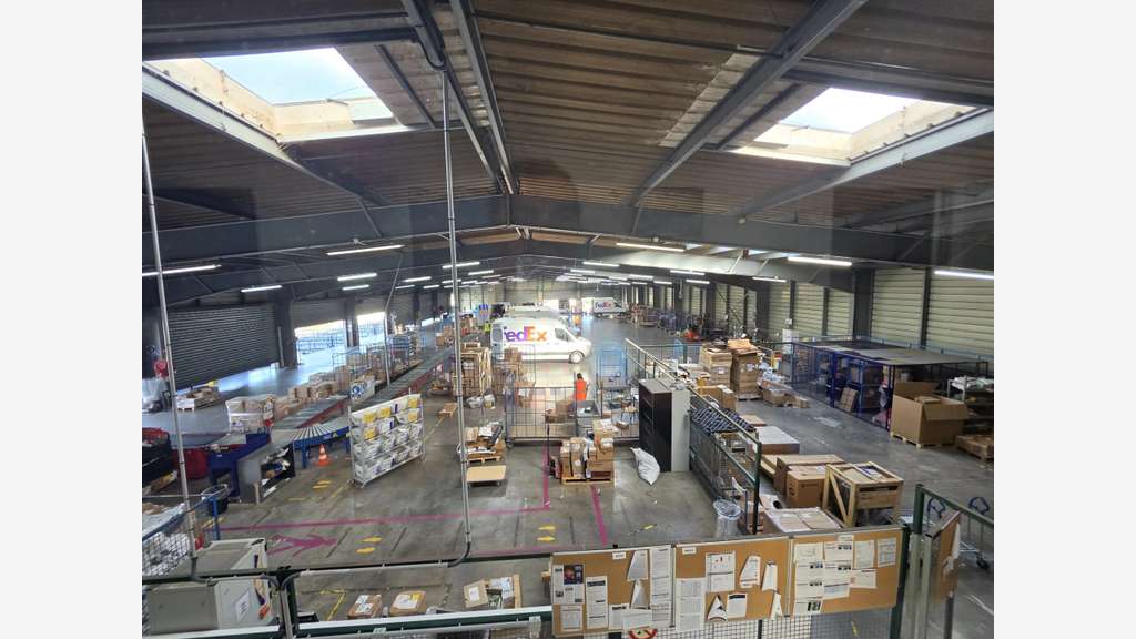 Entrepôt logistique 2180m² à Maurin Zone Activa