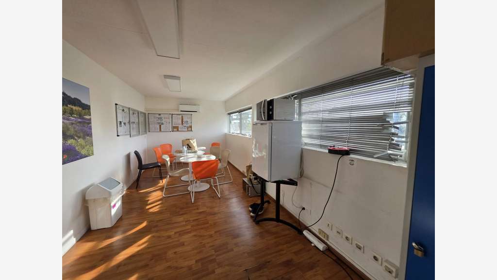 Entrepôt logistique 2180m² à Maurin Zone Activa