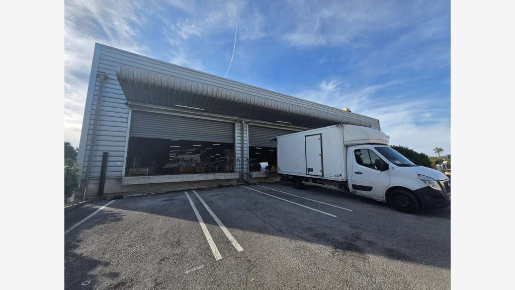 Entrepôt logistique 2180m² à Maurin Zone Activa