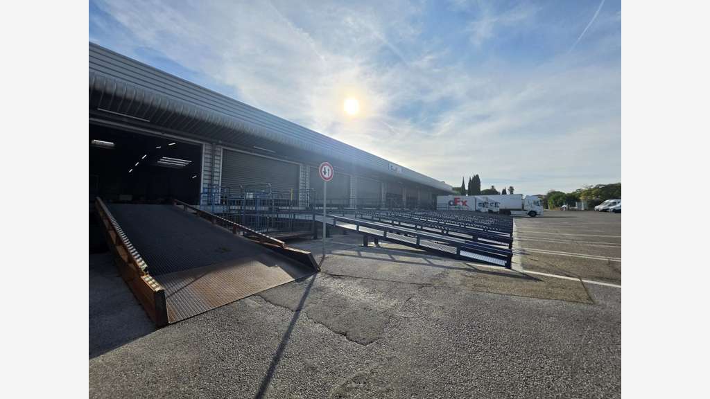 Entrepôt logistique 2180m² à Maurin Zone Activa