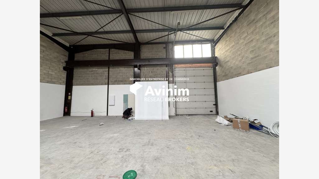 A louer entrepôt 1296m² accès A1/A3 au Thillay