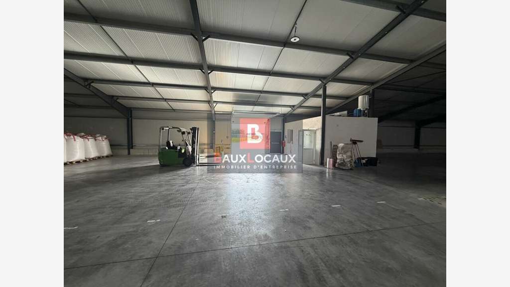 Entrepôt logistique 1350m² à louer à Pierrelatte