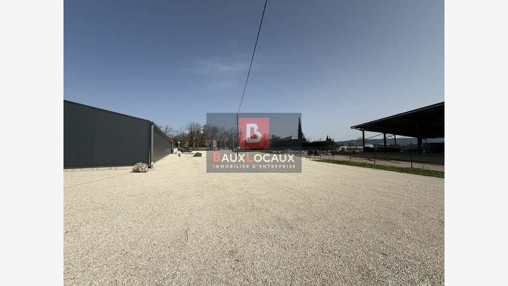 Entrepôt logistique 1350m² à louer à Pierrelatte