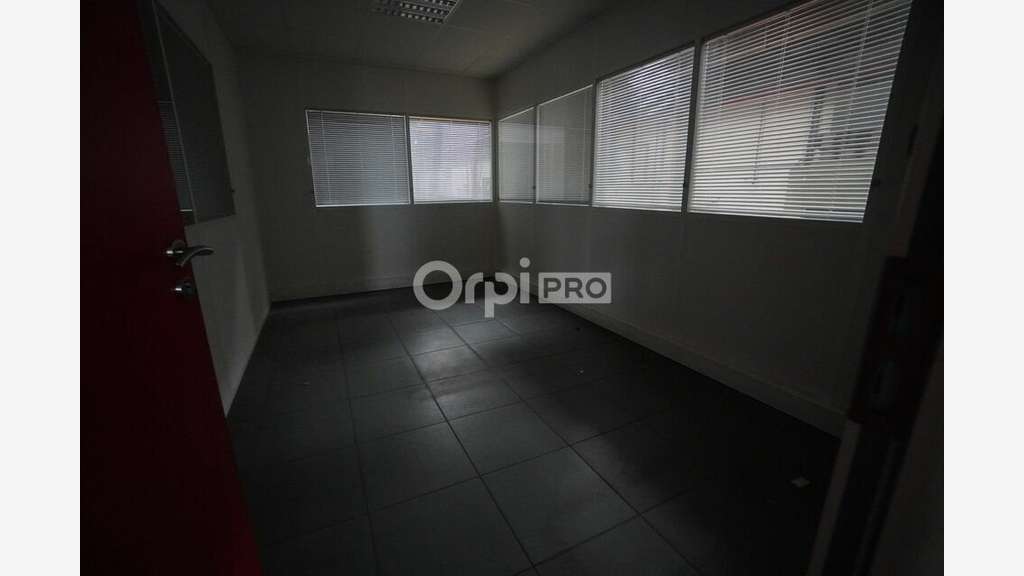 A louer entrepôt logistique 3000m² à Longvic