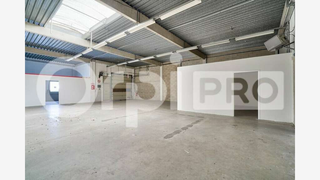 Local d'activité 385m² à louer à Lognes A4 A104
