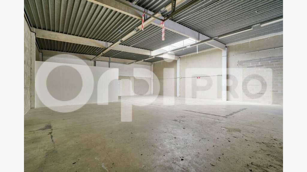 Local d'activité 385m² à louer à Lognes A4 A104