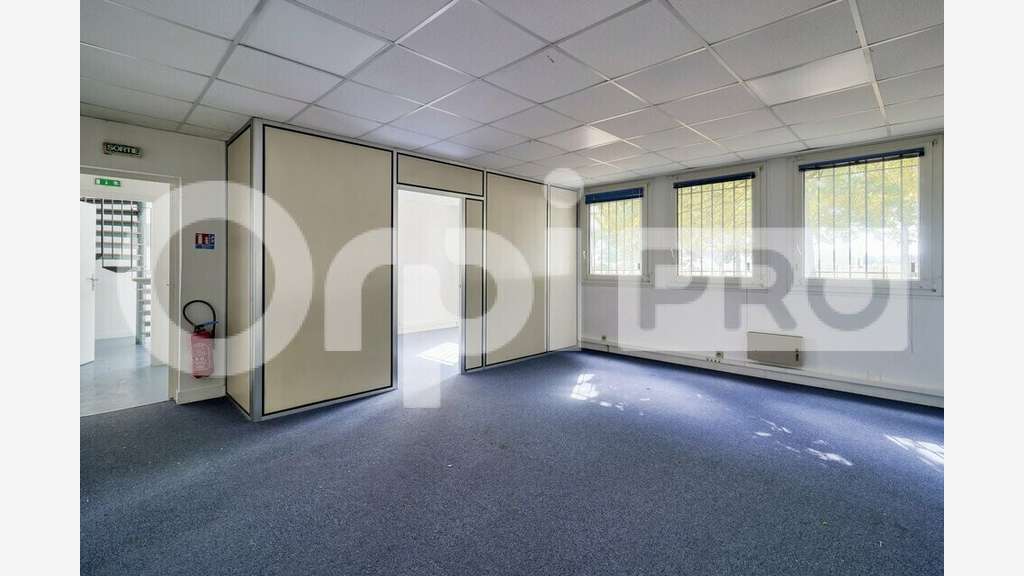 Local d'activité 385m² à louer à Lognes A4 A104