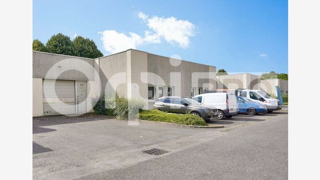 Local d'activité 385m² à louer à Lognes A4 A104