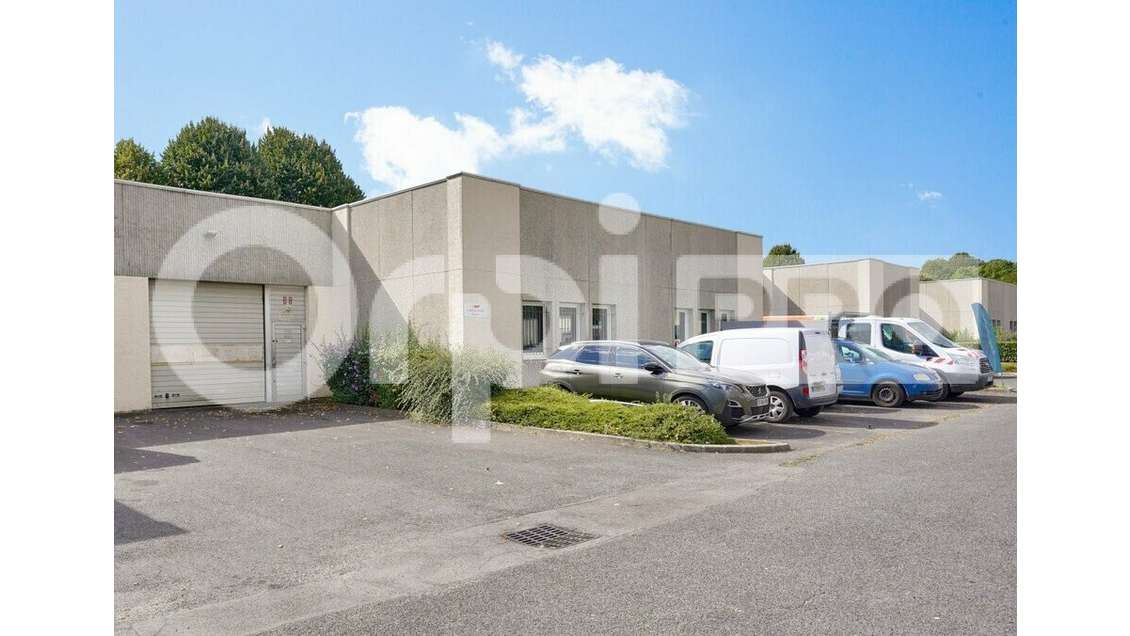Local d'activité 385m² à louer à Lognes A4 A104