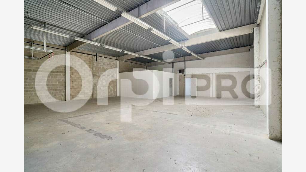 Local d'activité 385m² à louer à Lognes A4 A104