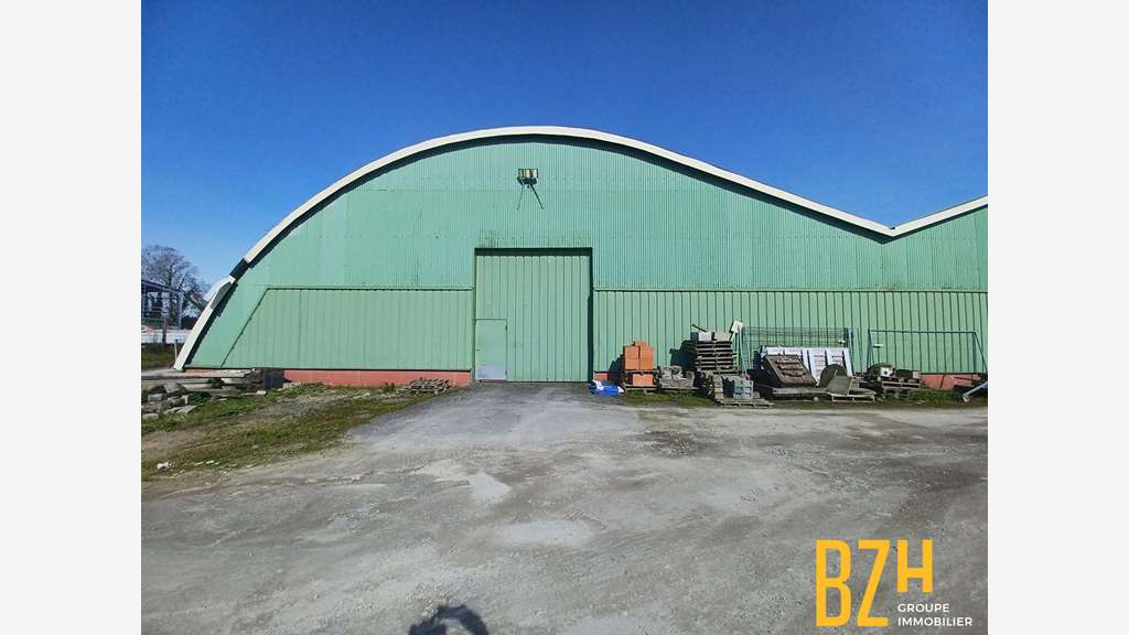 Entrepôt 900m² à louer à Lorient RN 365