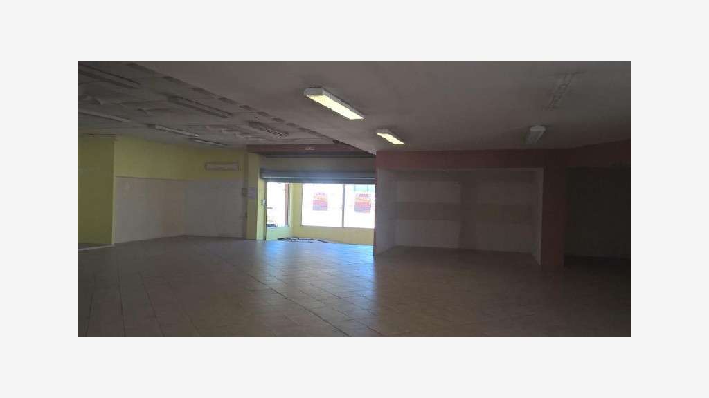 Entrepôt 900m² ERP à louer à Perpignan