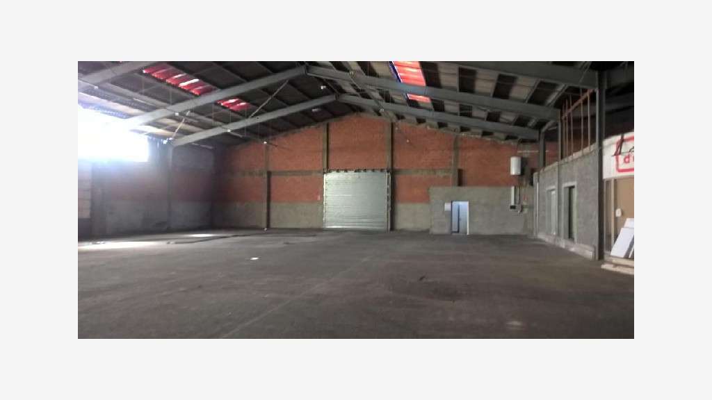 Entrepôt 900m² ERP à louer à Perpignan