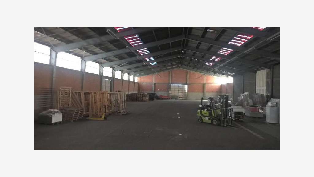 Entrepôt 900m² ERP à louer à Perpignan