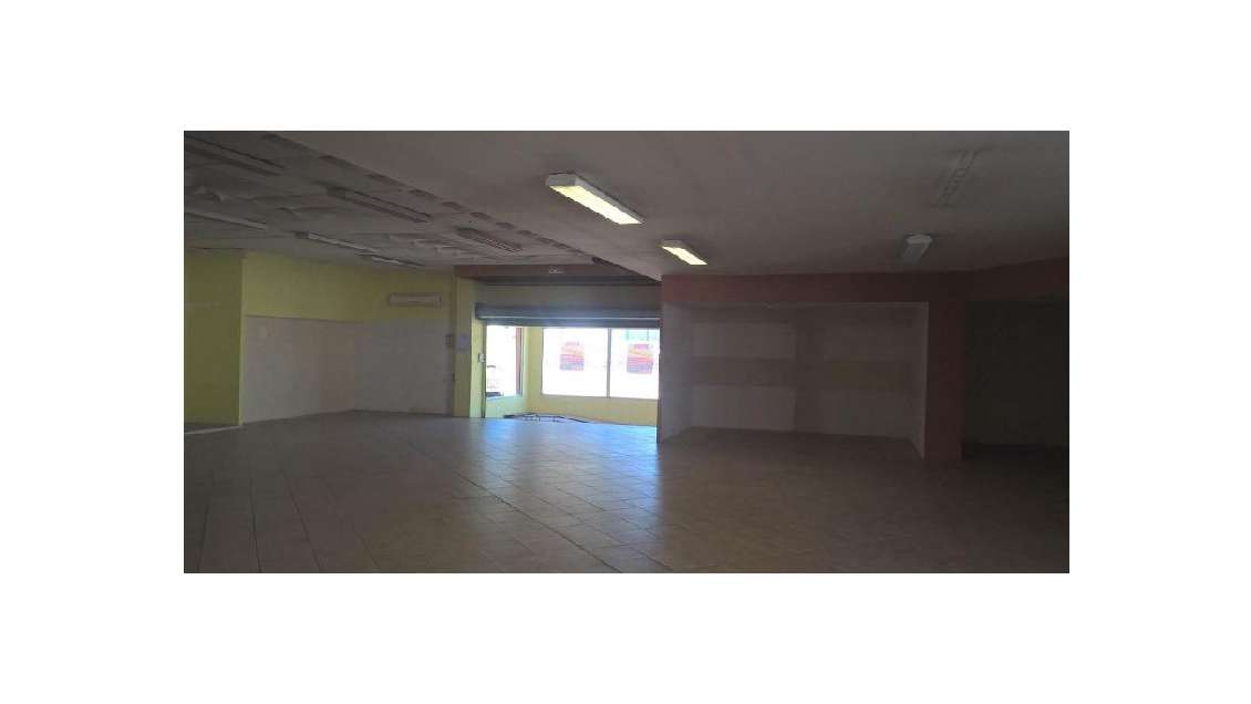 Entrepôt 900m² ERP à louer à Perpignan